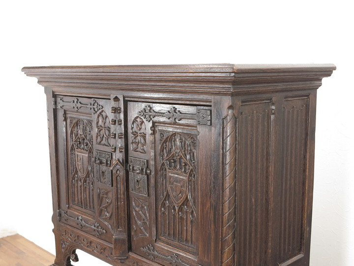 1880年頃ゴシックキャビネット 62742 アンティーク家具 ウェブ