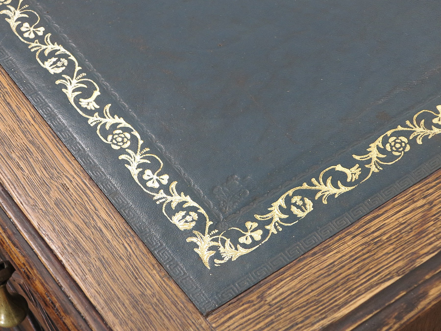 ブルー系のレザーが印象的なツイストレッグデスク 54773 アンティーク