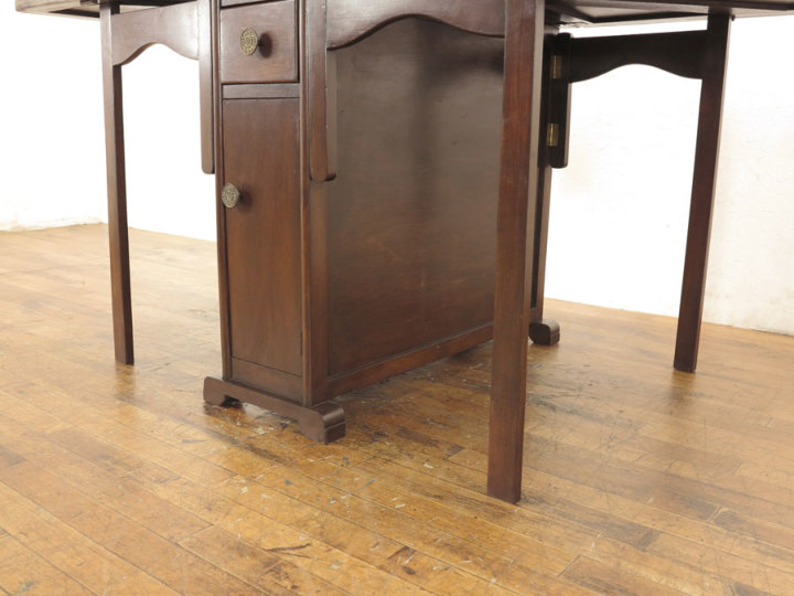 扉と引き出しが付いた珍しいゲートレッグテーブル 55884a アンティーク