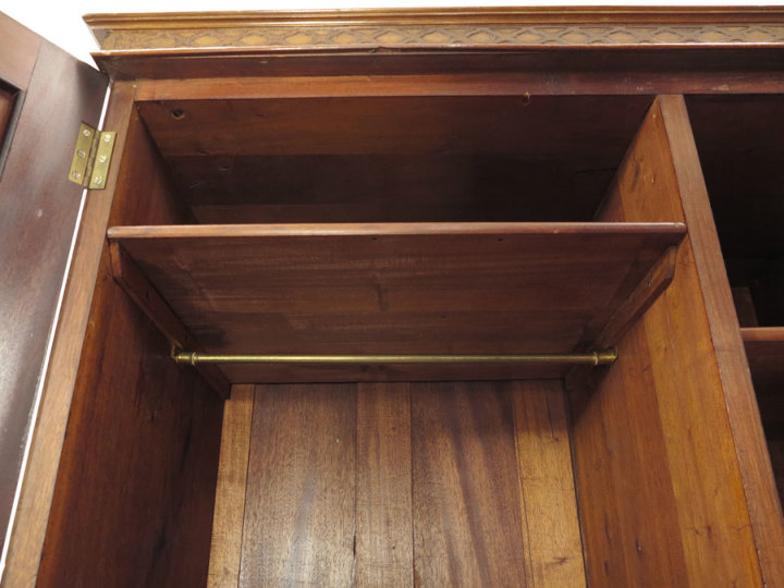 マホガニー材使用 英国ワードローブ 56339 アンティーク家具 ウェブ