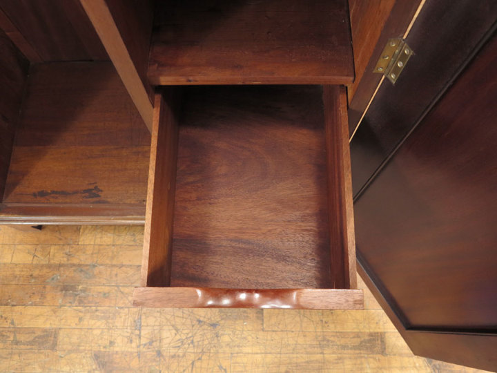 マホガニー材使用 英国ワードローブ 56339 アンティーク家具 ウェブ