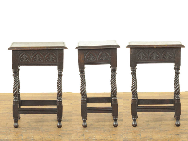 収納付きの可愛らしいスモールテーブル 56375 アンティーク家具