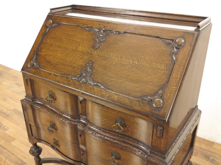 前面の起伏も素敵なライティングビューロー 56817 アンティーク家具