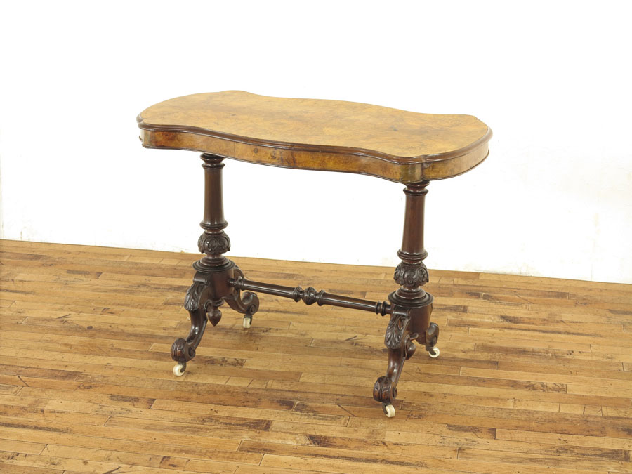 美しい杢目とデザイン サイドテーブル 56858 アンティーク家具