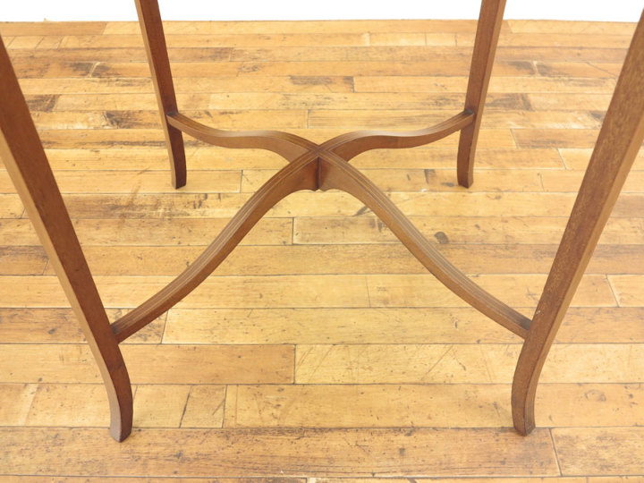 珍しいインレイが入ったサイドテーブル 56892 アンティーク家具