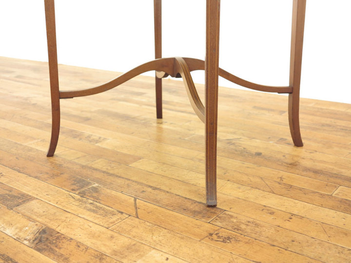 珍しいインレイが入ったサイドテーブル 56892 アンティーク家具