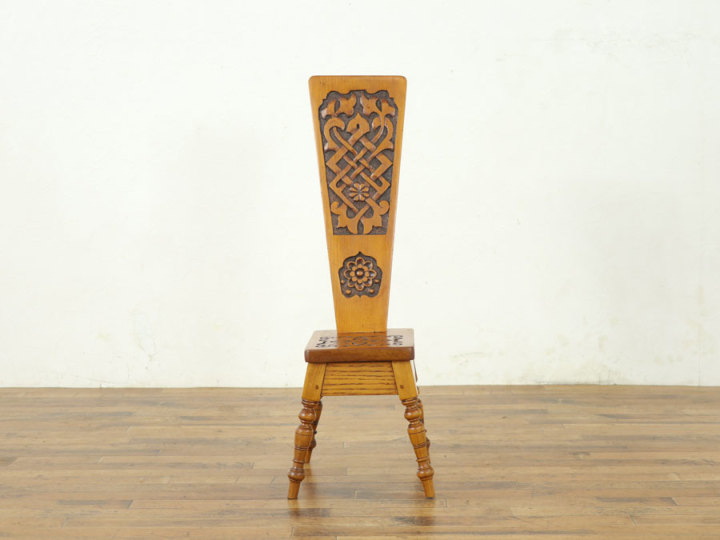 アンティークチェア★中世柄スピニングチェア　フルール・ド・リス紋章とロカイユ装飾 アンティークチェア☆中世柄スピニングチェア フルール・ド・リス紋章