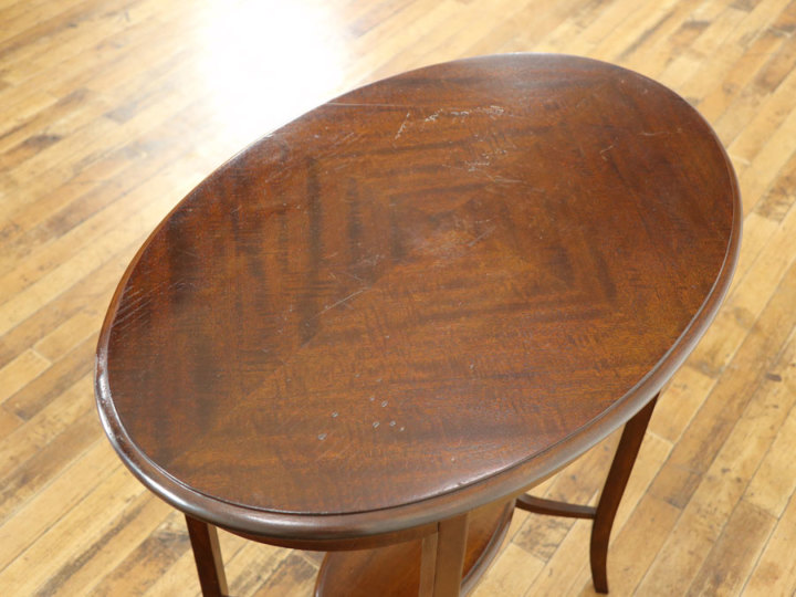 マホガニーの木目が美しいサイドテーブル 57054 アンティーク家具
