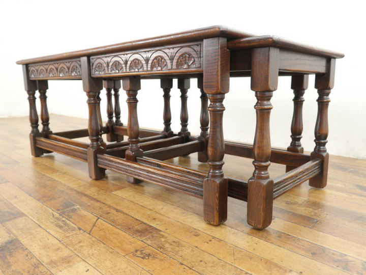 コーヒーテーブルタイプのネストテーブル 57269 アンティーク家具