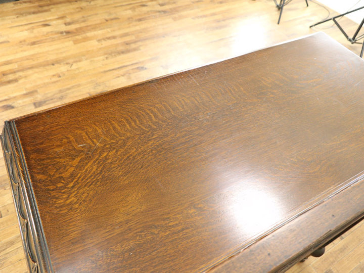 リボンのような彫刻が可愛い 英国チェスト 57767b アンティーク家具