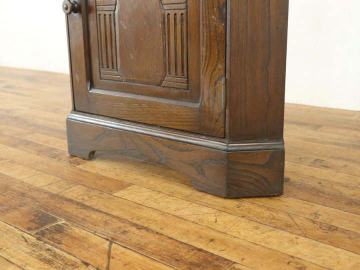 久々入荷 背が低いタイプ コーナーキャビネット 57786 アンティーク