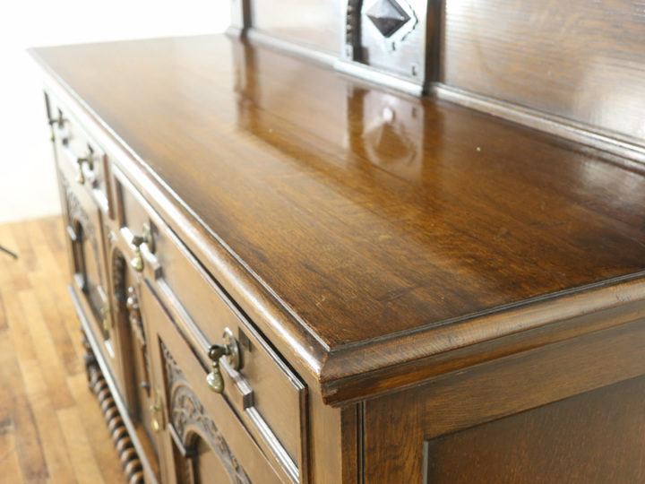 ゴシックを感じる 大きめサイズの英国サイドボード 58088