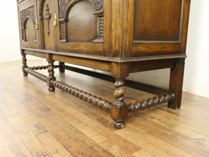 ★昭和レトロ★高級サイドボード★アンティーク★ ゴシックを感じる 大きめサイズの英国サイドボード 58088