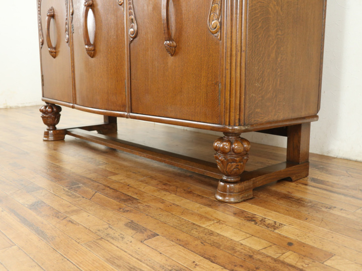 イギリスアンティーク家具 流麗で重厚な絶妙なバランス サイドボード