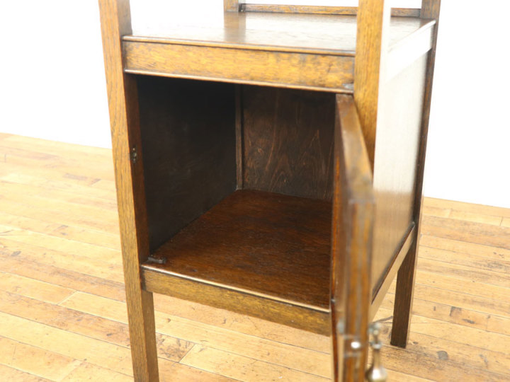 リビングのサイドキャビネットにも ナイトテーブル 58092 アンティーク