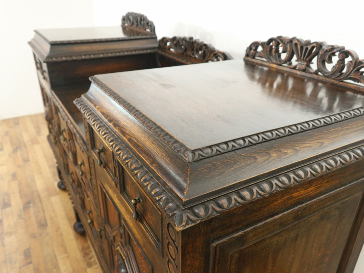 見どころがありすぎる イギリスサイドボード 58115 アンティーク家具