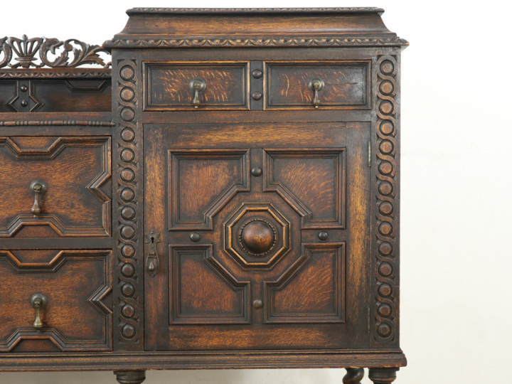 見どころがありすぎる イギリスサイドボード 58115 アンティーク家具