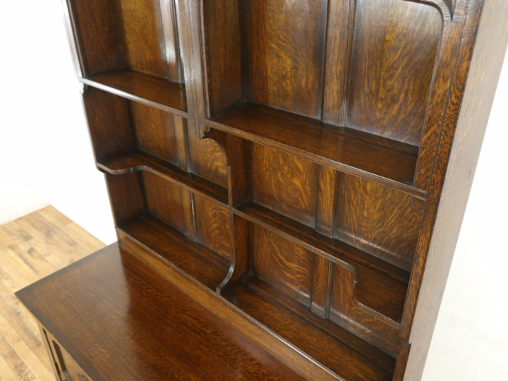 コレクターさん必見！Maple社製 カップボード 58234 アンティーク家具