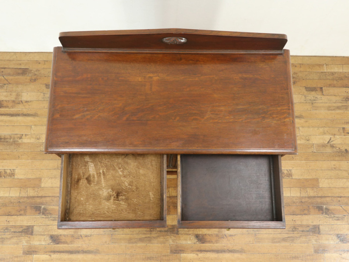 買い付けではサイドボード50台に1台見るかどうかくらいの珍しいサイズ