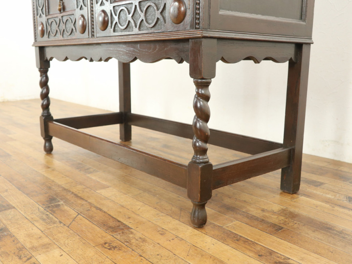 買い付けではサイドボード50台に1台見るかどうかくらいの珍しいサイズ