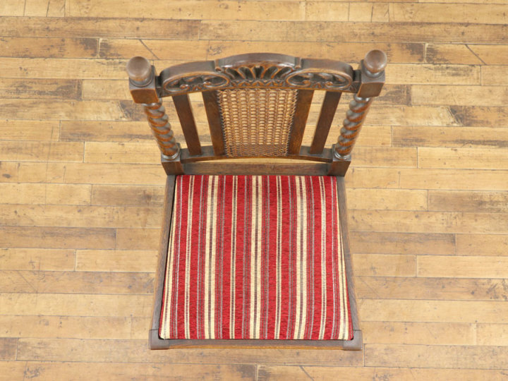 籐張りと透かし彫りが美しいダイニングチェア 58305a在庫2脚