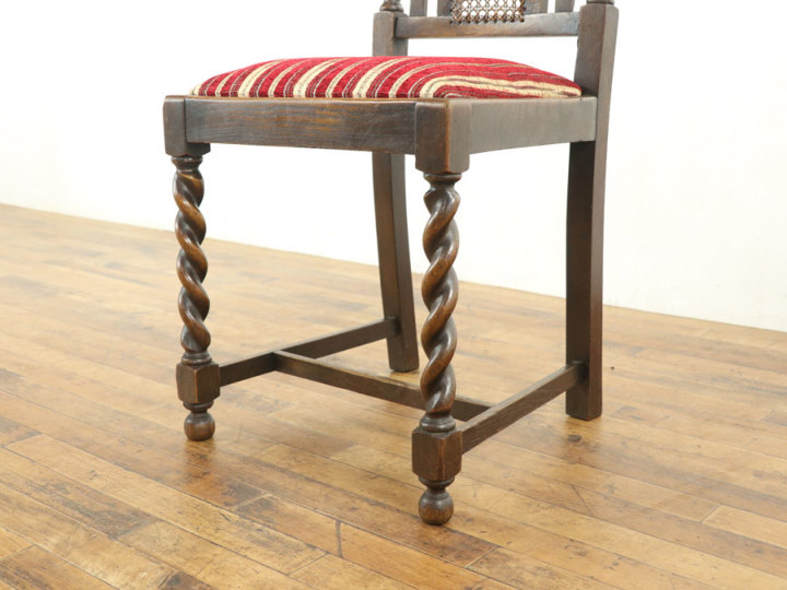 籐張りと透かし彫りが美しいダイニングチェア 58305a在庫2脚