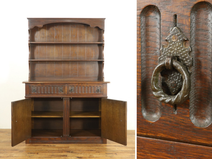 門のような扉のデザインが可愛い カップボード 58325 アンティーク家具