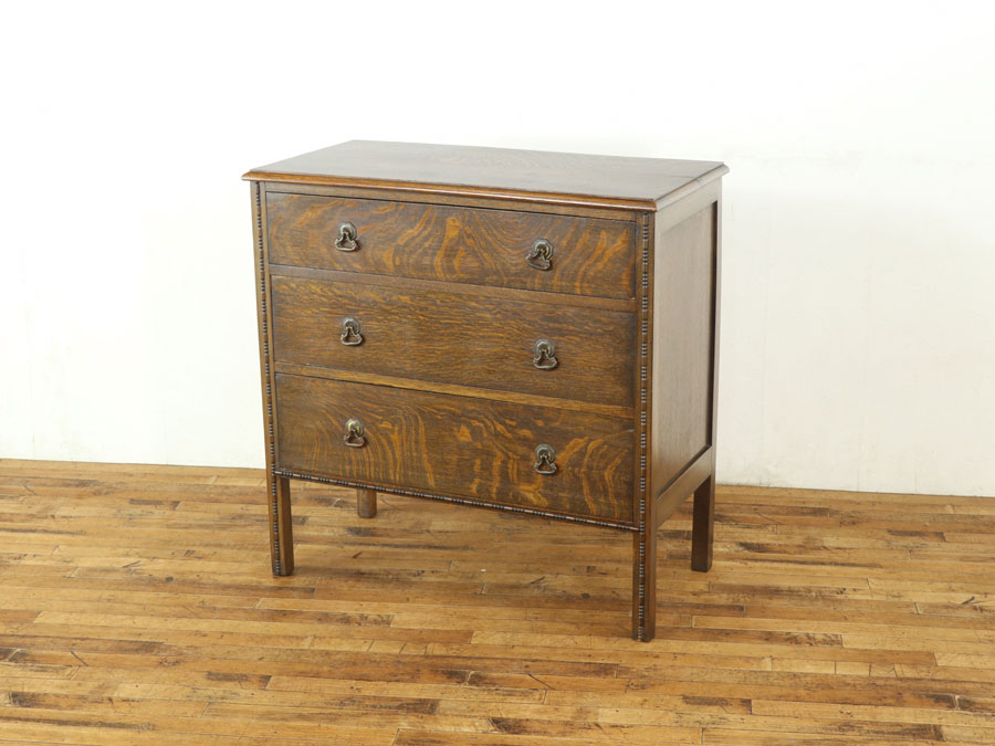 チェスト　アンティーク　アンティーク家具 イギリスアンティーク家具らしいさりげない個性 チェスト 58356b