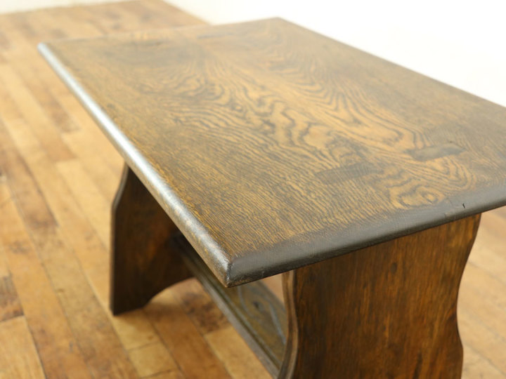 ひっそりと刻まれた模様が可愛いコーヒーテーブル 58379 アンティーク