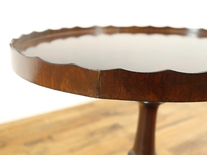 天板に立ち上がりのフチが付いたタイプのワインテーブル 58409b