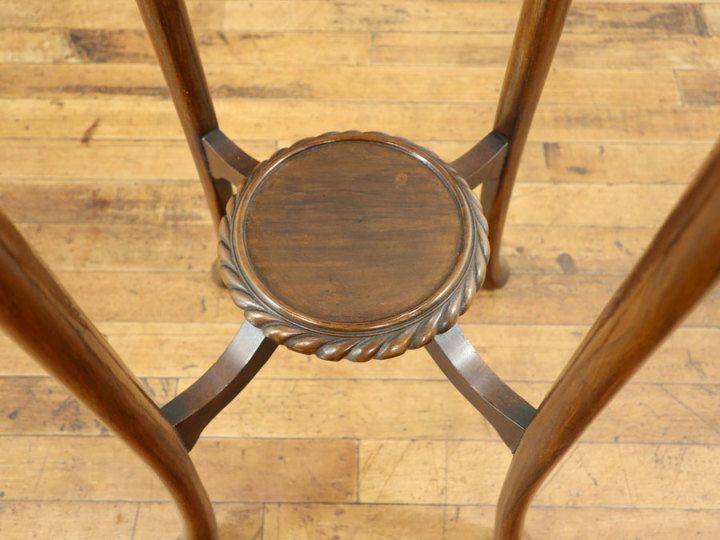 スラリと長い脚、飾っていたくなる飾り台、プランツスタンド 58435