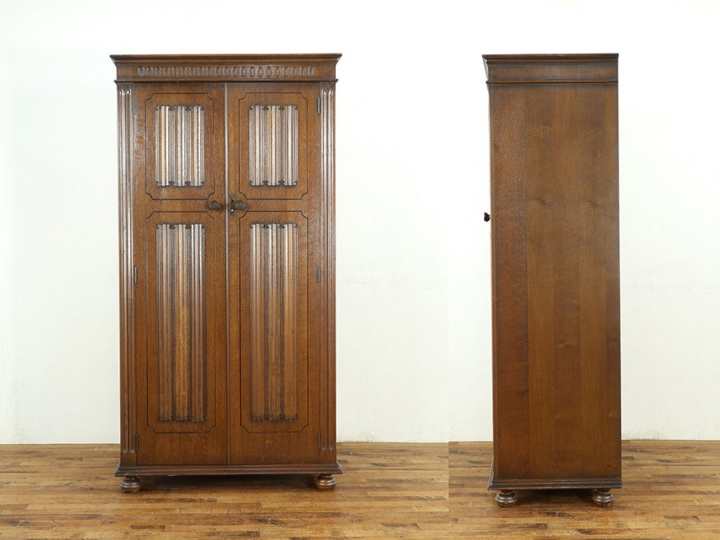 棚付きの便利な構造 ワードローブ 58557 アンティーク家具