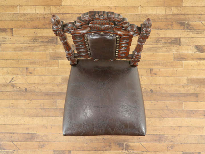 アンティークチェアー 独特の滑らかな風合い 印象的な彫刻 イギリスアンティーク 張替済