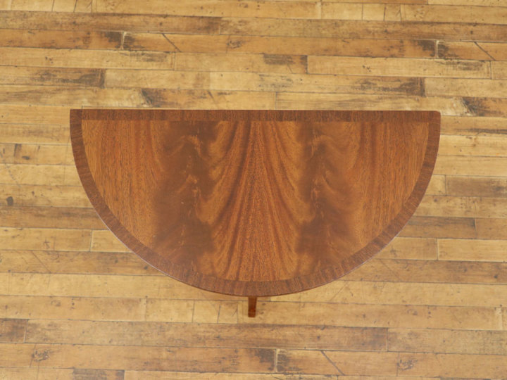 クロッチ杢とリボン杢、マホガニー材を活かしたコンソール 58650