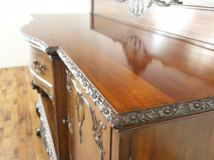 大迫力！マホガニー材使用のボールアンドクローフットサイドボード