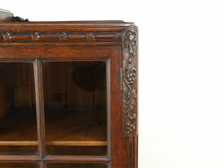 面取りガラスと印象的なデザイン 6枚扉 ブックケース イギリス