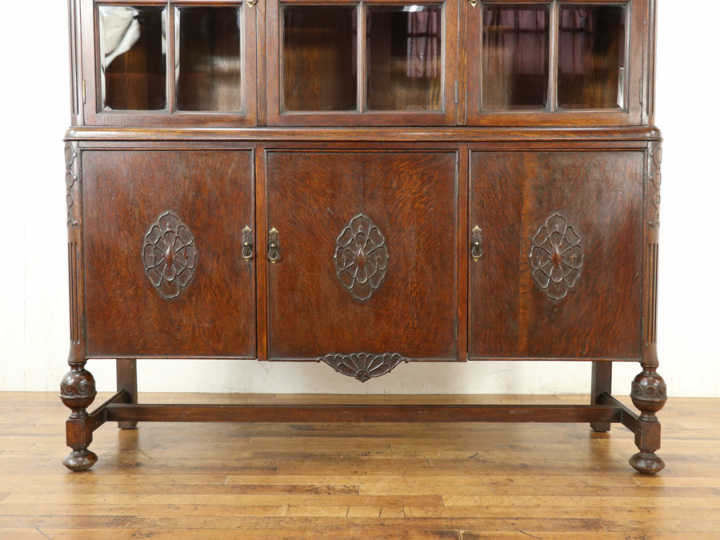 面取りガラスと印象的なデザイン 6枚扉 ブックケース イギリス