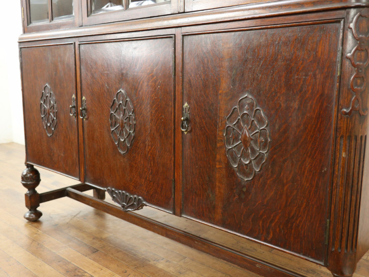 面取りガラスと印象的なデザイン 6枚扉 ブックケース イギリス