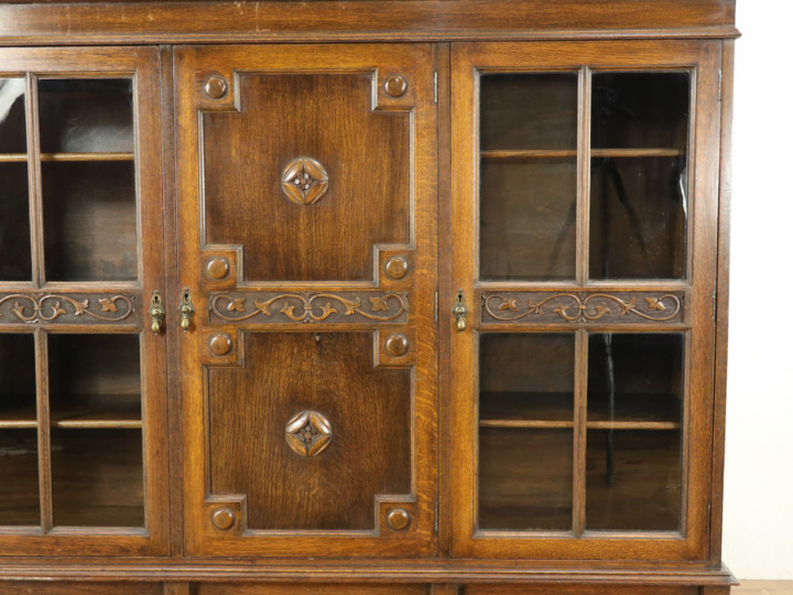 イギリス アンティーク ブックケース イギリスアンティーク家具らしいかっこよさ 3枚扉 ブックケース 58872