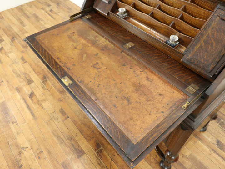 美しい曲線を描くストレッチャー、憧れが詰まったイギリスアンティーク