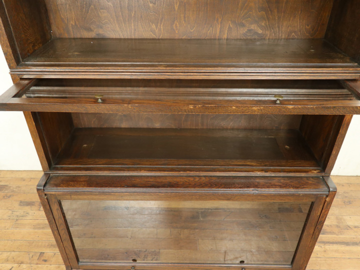 落ち着いた雰囲気 飾り棚にもおススメ イギリスアンティーク シャツ