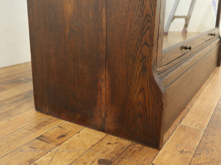 落ち着いた雰囲気 飾り棚にもおススメ イギリスアンティーク シャツ