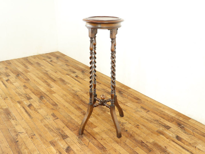 イギリスアンティーク　フラワースタンド アンティーク調のおしゃれなプランツスタンド、ツイスト足が