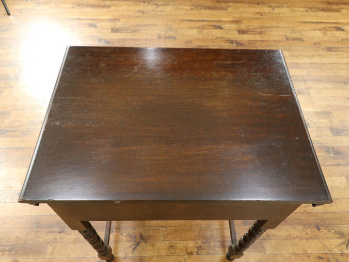 アンティークテーブル 引き出しが付いた珍しいサイドテーブル アンティークテーブル 引き出しが付いた珍しいサイドテーブル