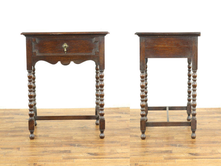 アンティークテーブル 引き出しが付いた珍しいサイドテーブル アンティークテーブル 引き出しが付いた珍しいサイドテーブル