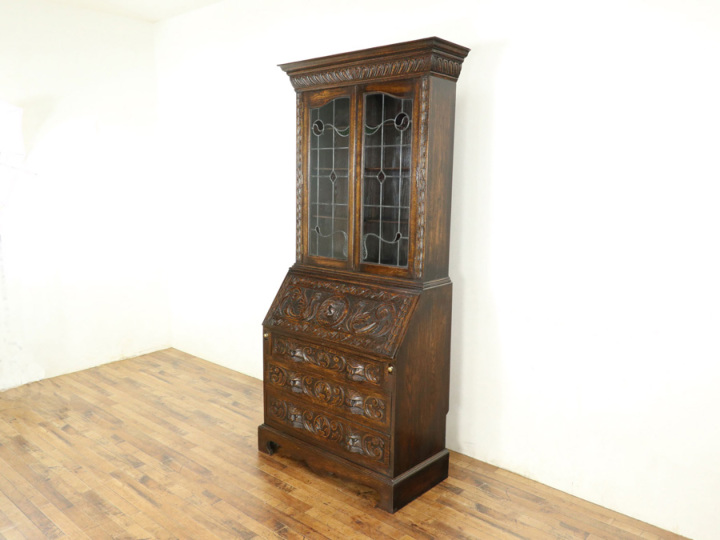 圧倒的存在感 ステンドグラスも魅力 イギリスアンティーク ブック