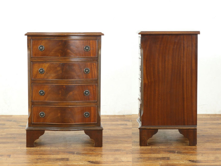 サイドスタンド　W サイドチェスト　アンティーク調　置物 フランスらしい美しいアンティーク家具、彫刻が美しいチェスト（タンス