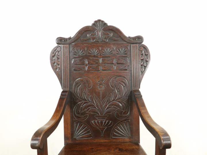 重厚なアームチェア イギリスアンティーク ウェインスコットチェア