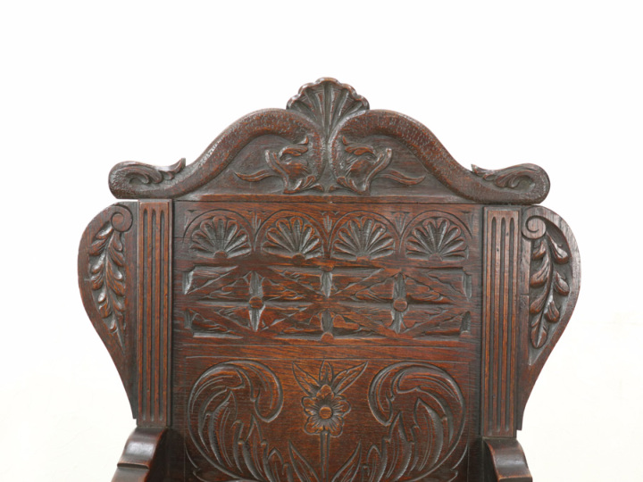 重厚なアームチェア イギリスアンティーク ウェインスコットチェア