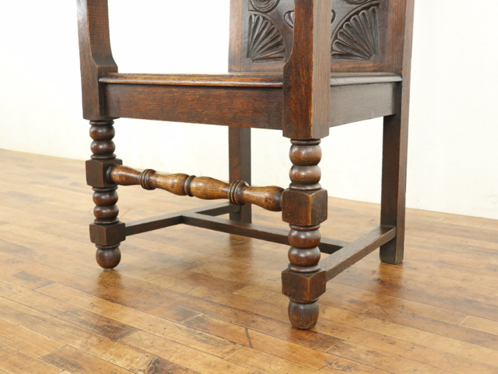 重厚なアームチェア イギリスアンティーク ウェインスコットチェア